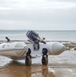 RAILBLAZA Dinghy Wheels Schlauchboot Heckräder 9 RAILBLAZA Dinghy Wheels Schlauchboot Heckräder -Wasser Abenteuer Railblaza Wheels2